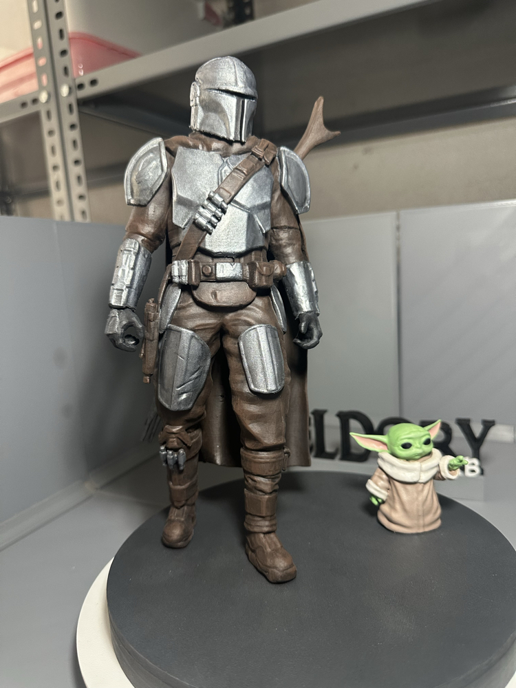 El Boyaması Mandalorian & Grogu (Baby Yoda) 3D Figür – Koleksiyonluk Dekor – 27 cm