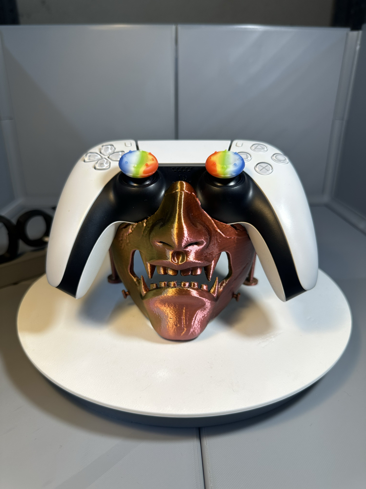 3D Baskı Oni Maskesi Kol Tutucu Stand | Oyuncu Masaüstü Aksesuarı