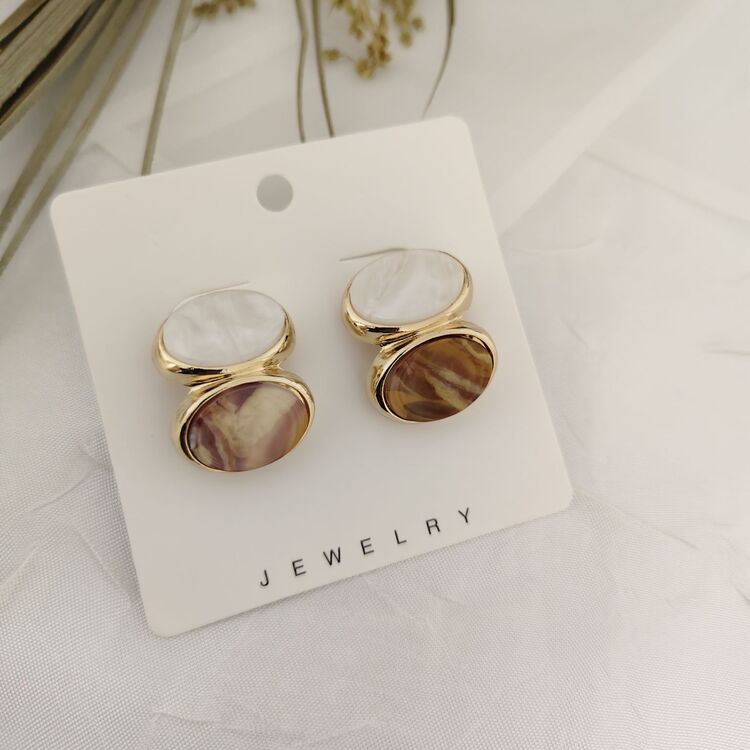 Kahve krem tonlarında zara model küpe