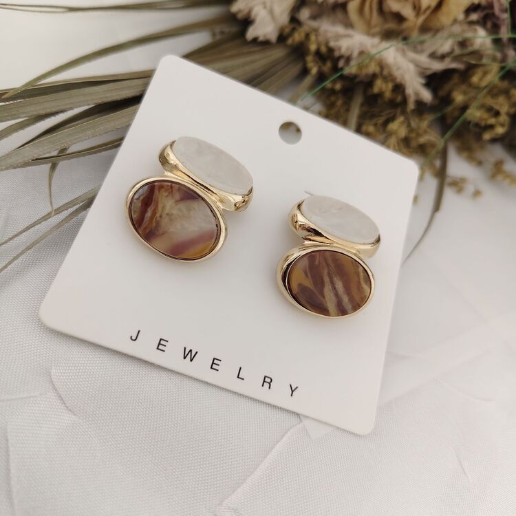 Kahve krem tonlarında zara model küpe