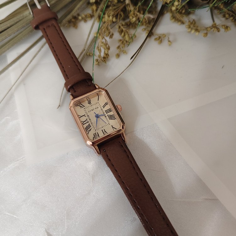 Vintage Kahverengi Kare Saat