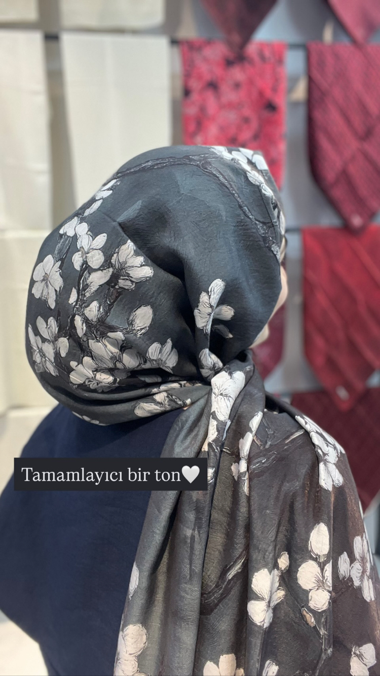 GLAMOURİA ORTANCA ÇİÇEĞİ DESENİ SİYAH RENK