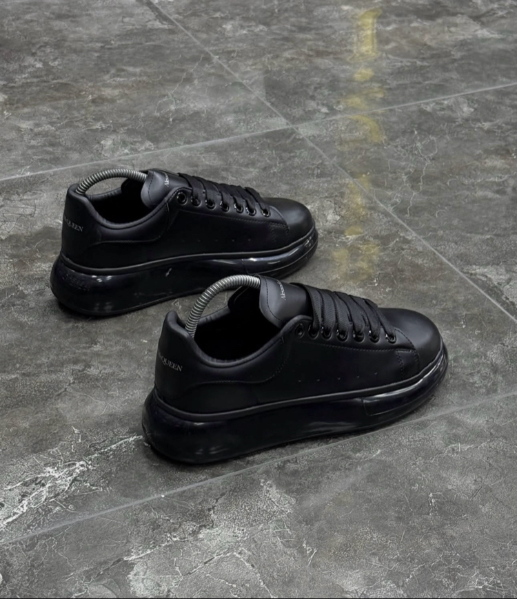 MQUEEN ALL BLACK