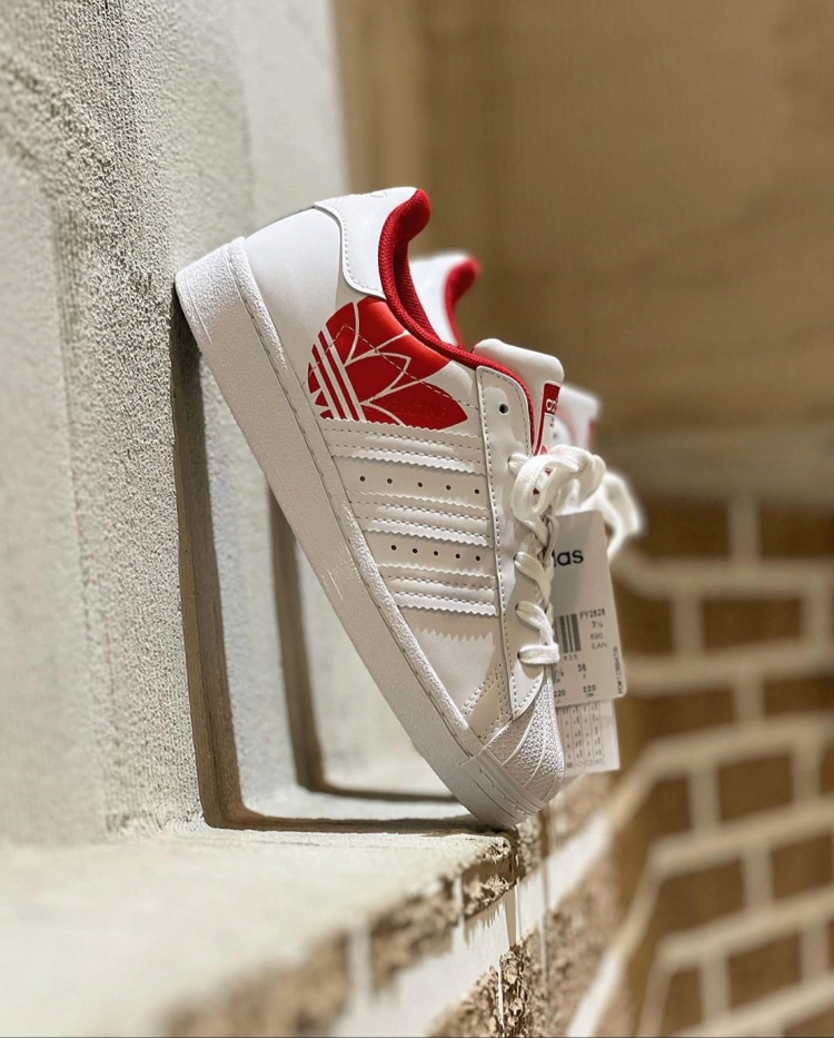 STAR RED
