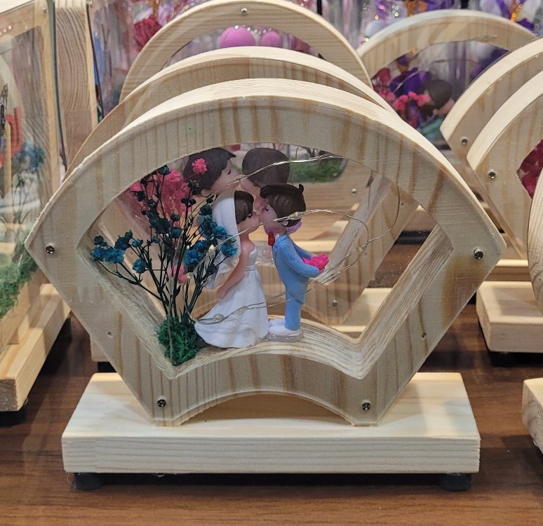 Ahşap Ledli Biblo