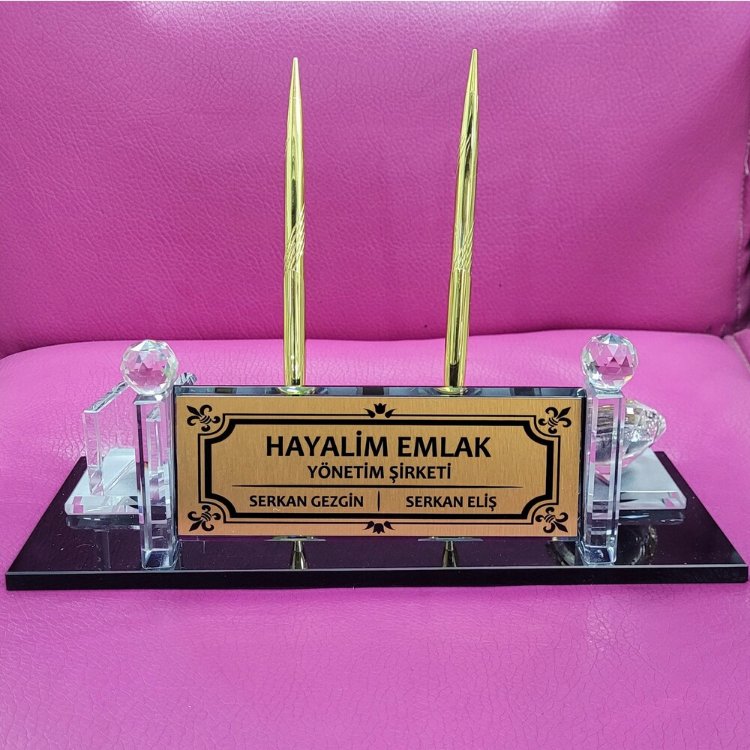 Kristal Masa İsimliği Çift Kalemli