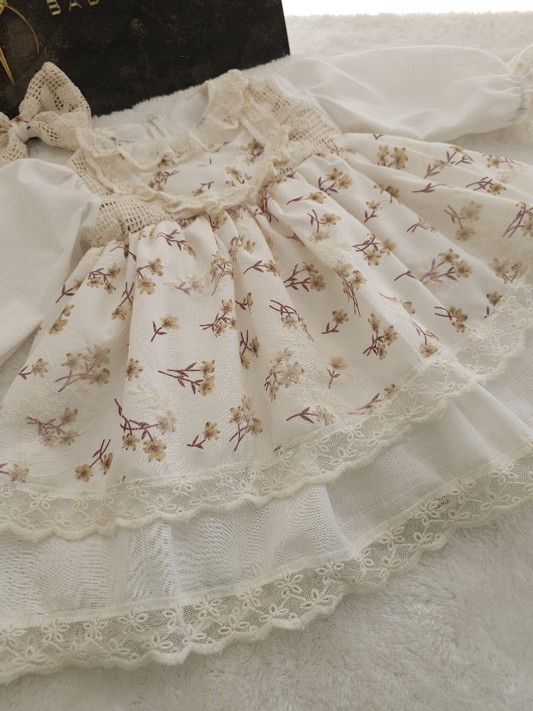 çiçekli vintage elbisemiz 