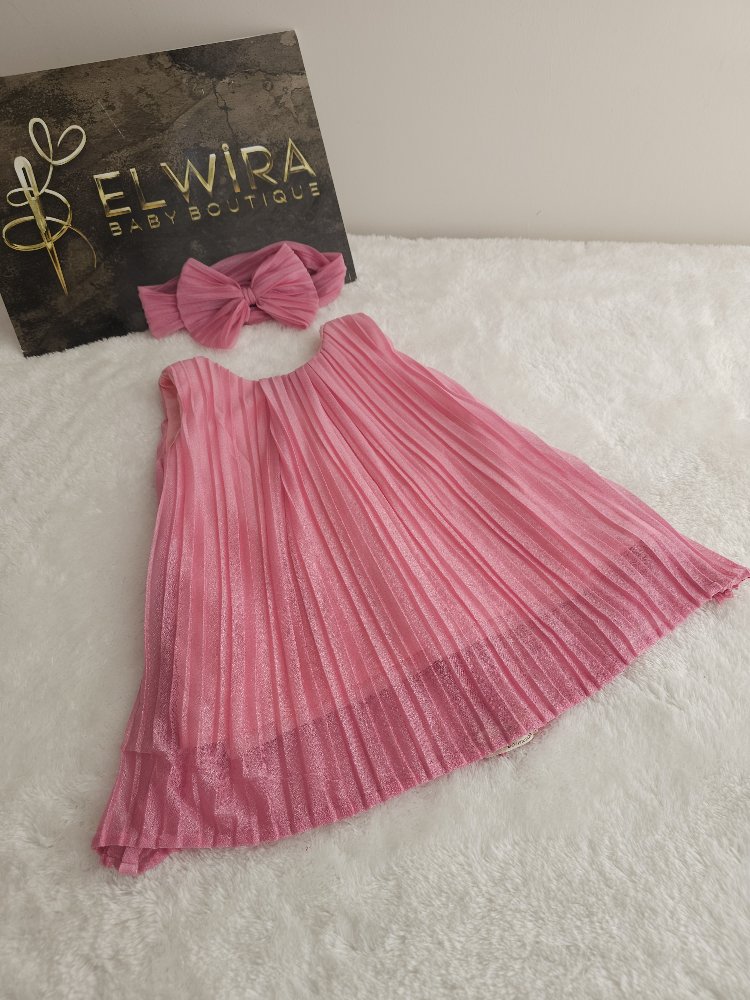 pembe pileli elbise