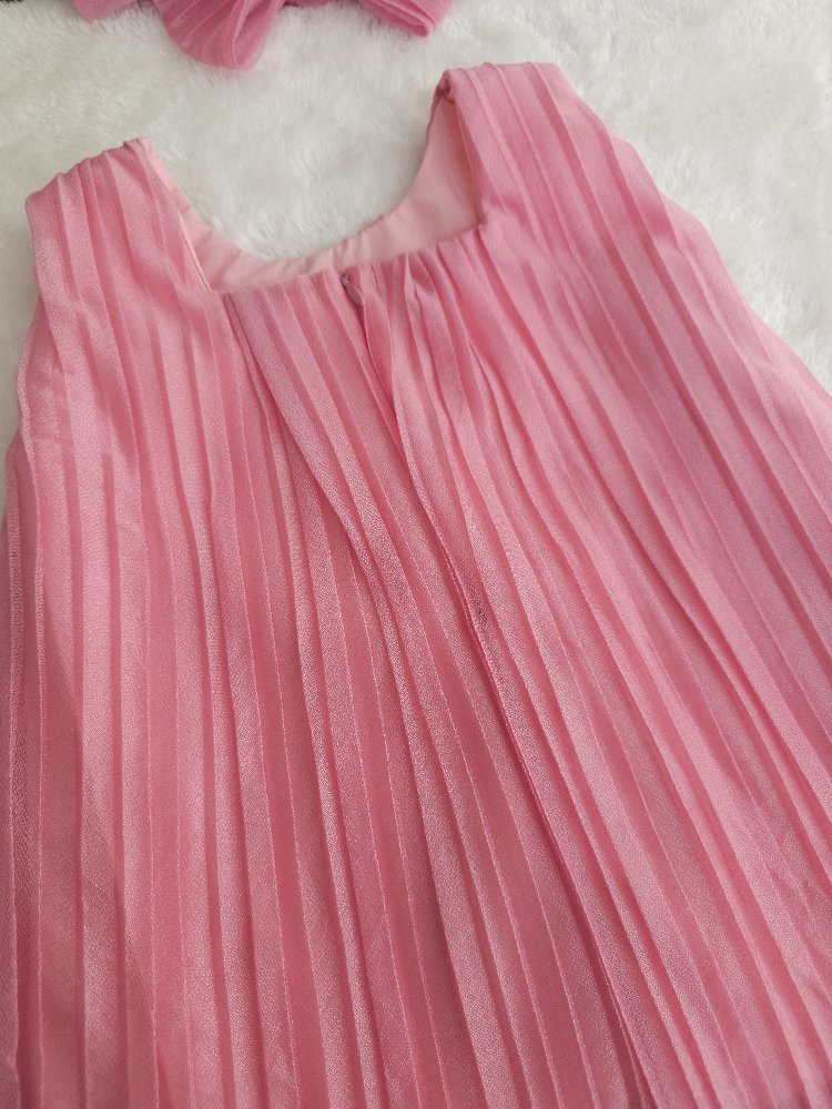 pembe pileli elbise