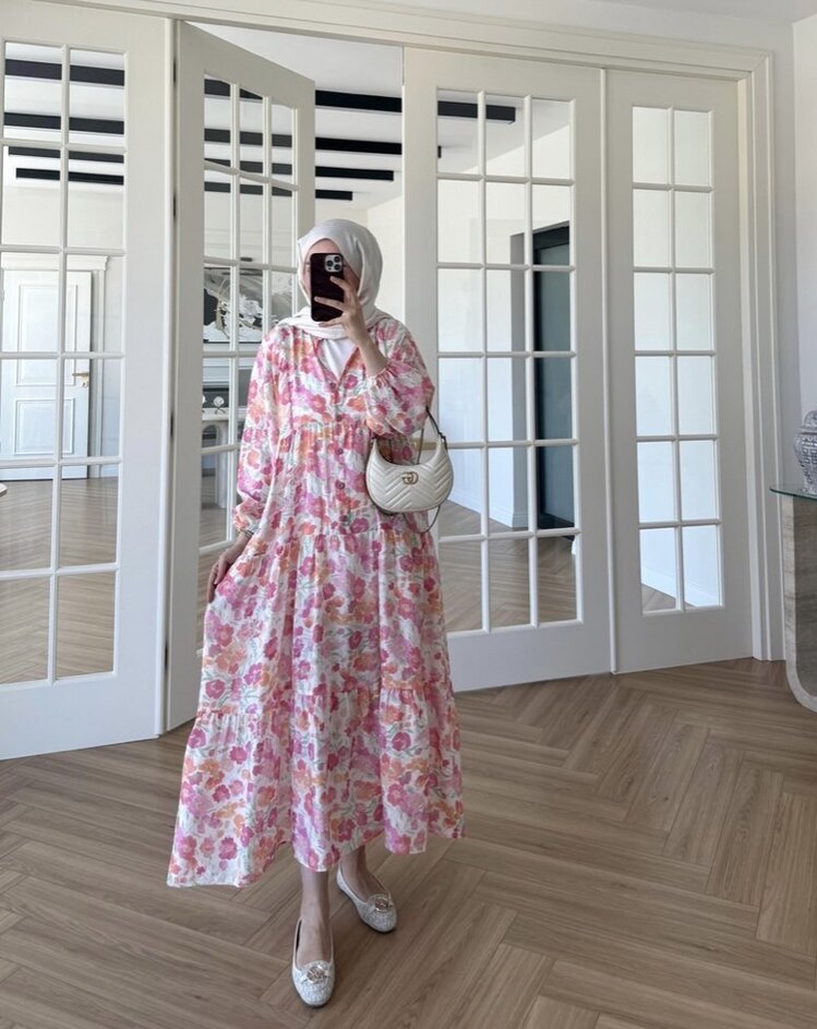 Çiçek desenli elbise