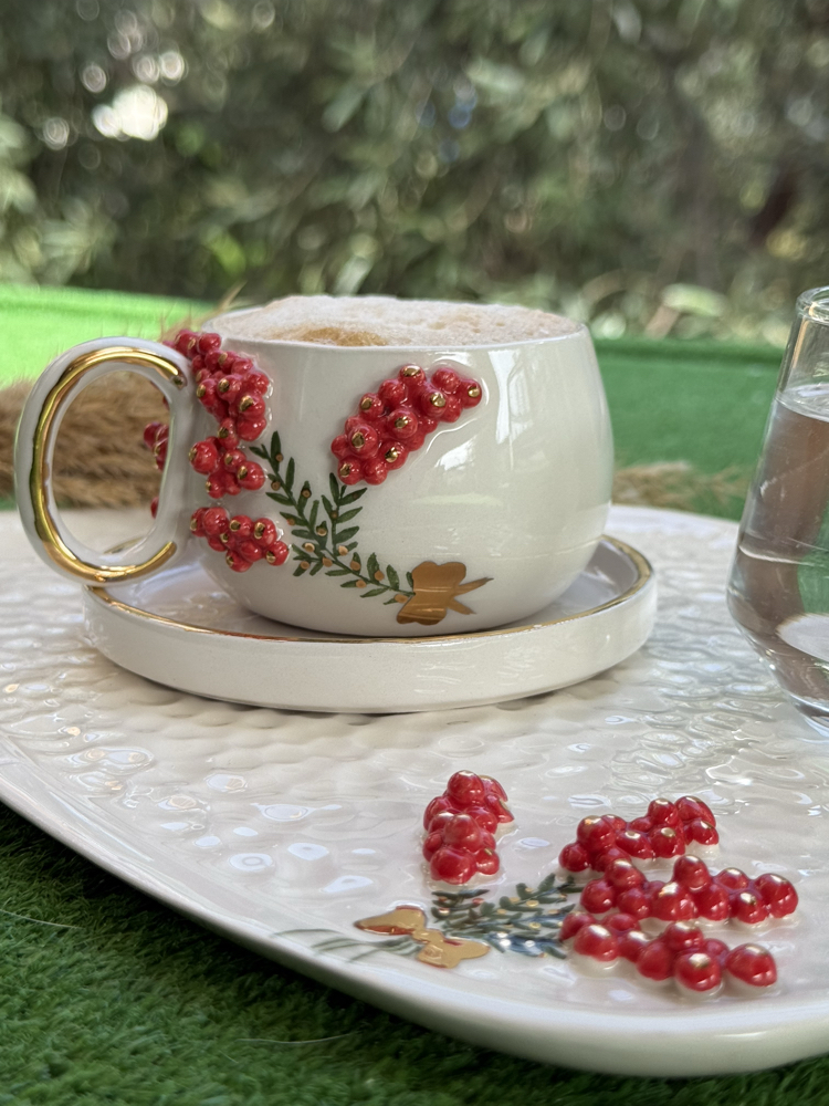 Kokinalı duble kahve fincanı ve kokina işli tepsi