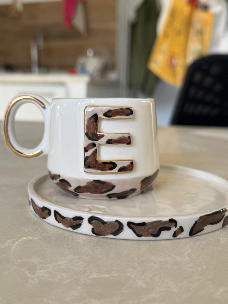 Leoparlı E harfi