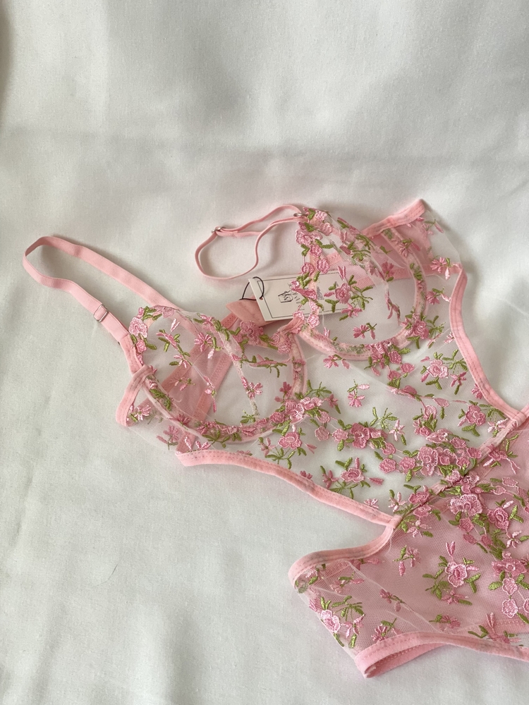Pembe Çiçekli Bodysuit