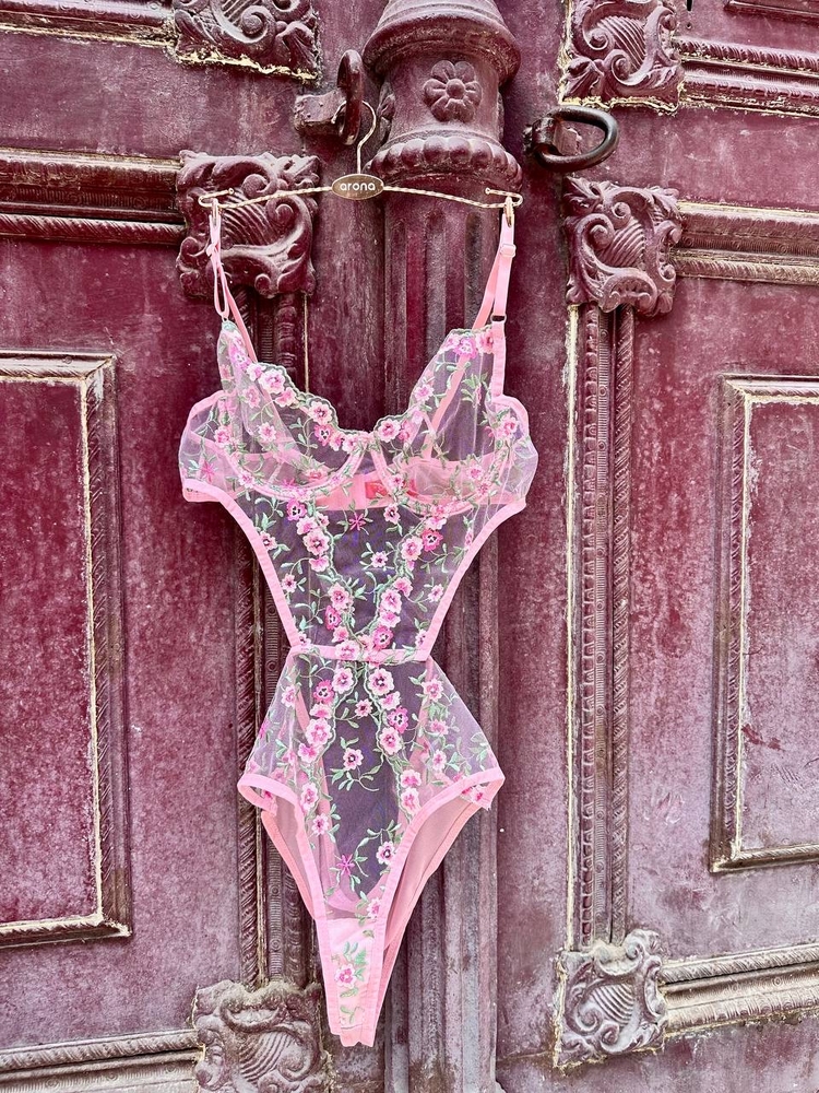 Pembe Çiçekli Bodysuit