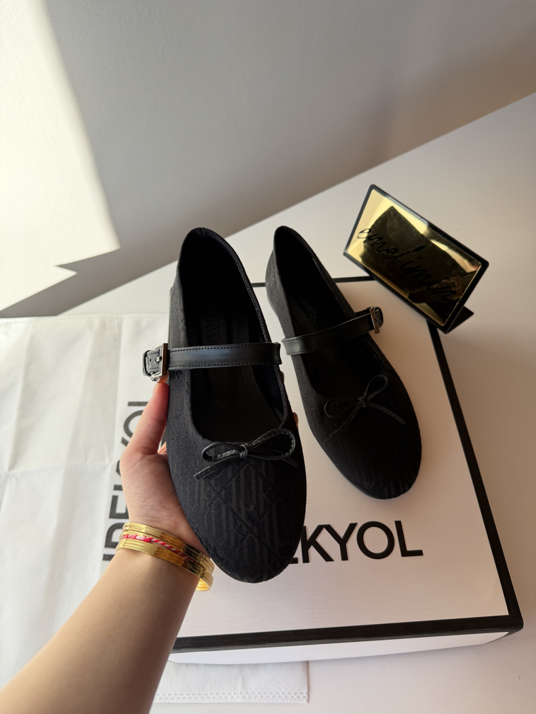 Mia Model Siyah Fiyonklu Dokuma Babet