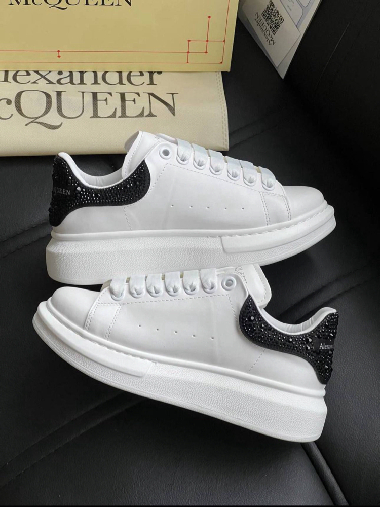 Alexander McQueen Beyaz - Siyah Taşlı (SERTİFİKALI)