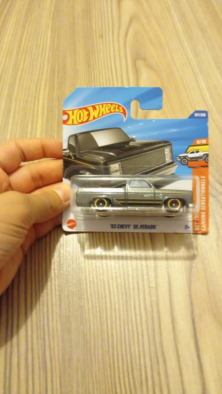 '83 CHEVY SILVERADO™