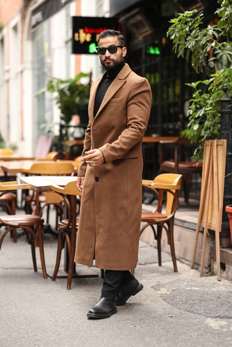 Kod: 2502 | Taba Erkek Modern Fit Kaşe Kaban – Diz Altına Uzanan En Uzun Model 