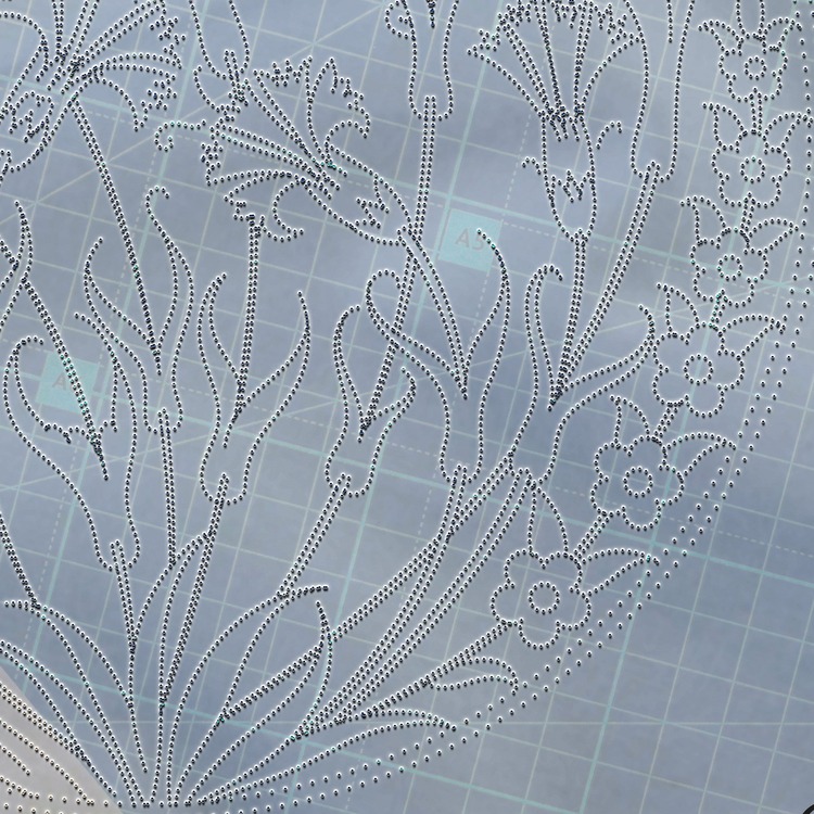 Perforated Stencil 18 cm - Tulip Carnation Tile Plate Pattern