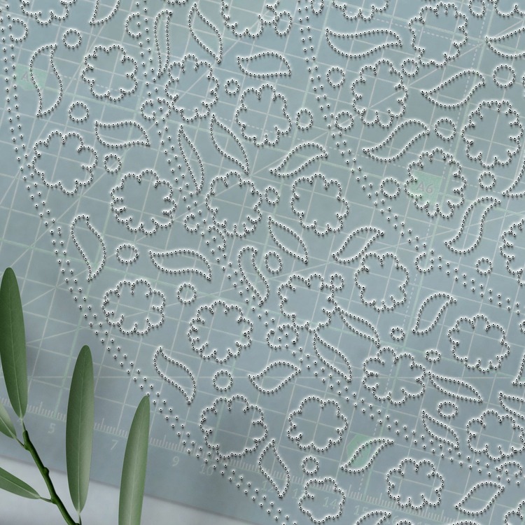 Perforated Stencil 30 cm. - Cloud / Daisy 15th century Classic Iznik Tile Plate Pattern