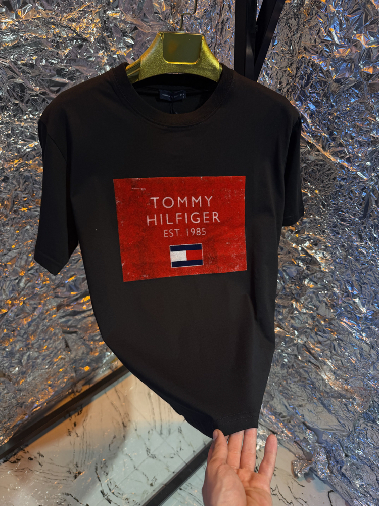 Tommy kadife baskı siyah 2026