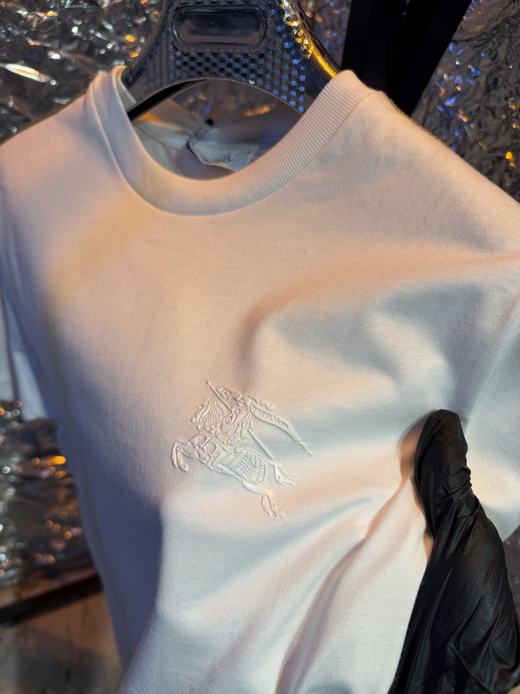 Burberry kol şeritli ultra premium 2026 beyaz