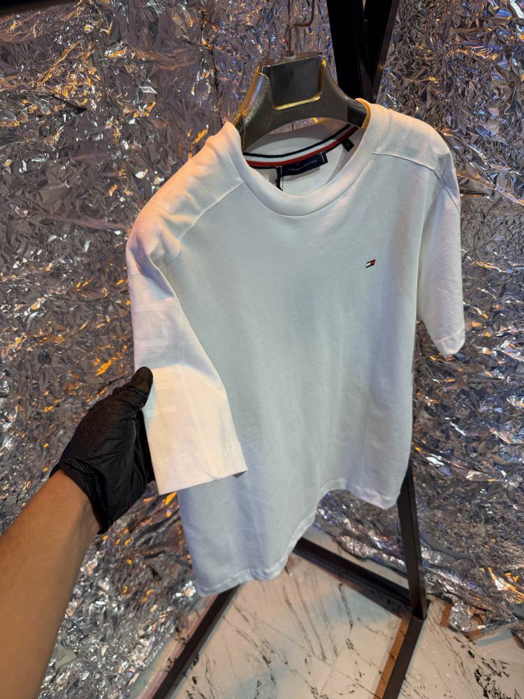 Tommy kol baskı ultra premium 2026 beyaz
