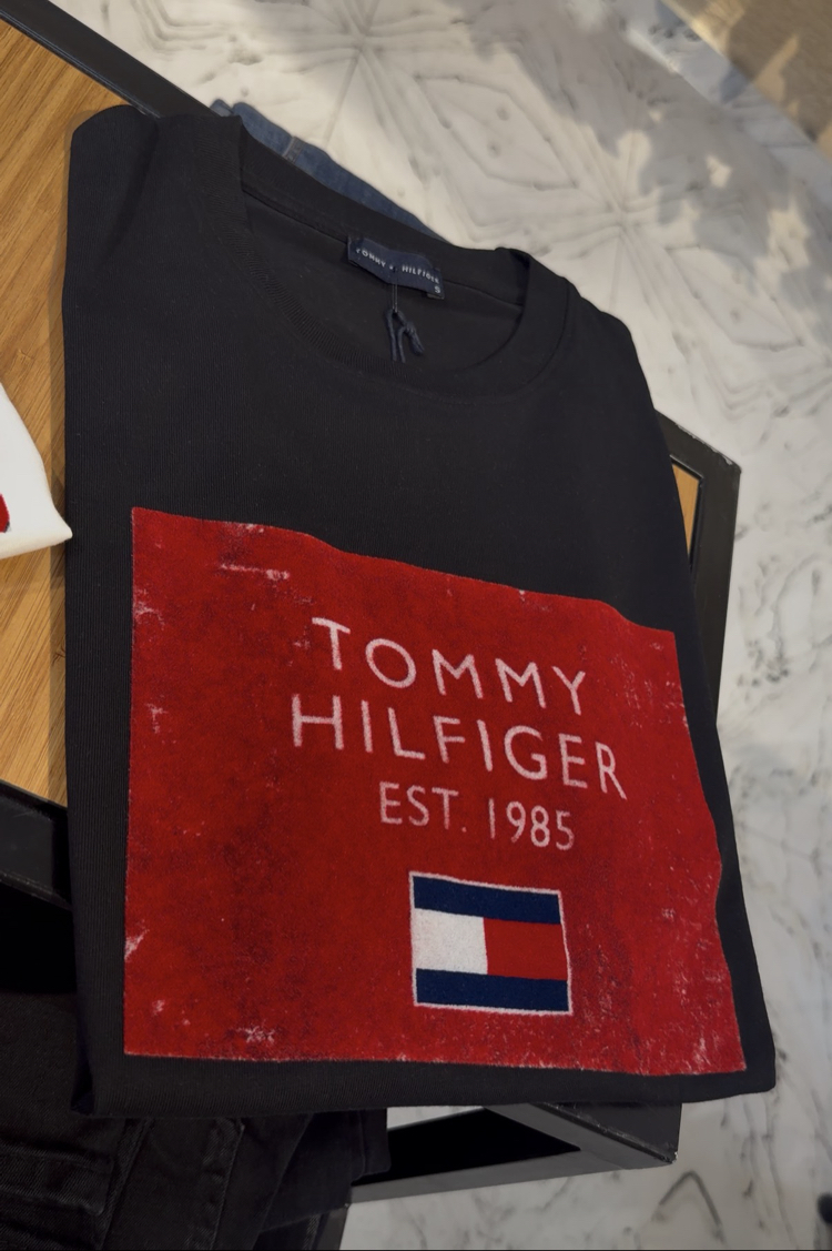 Tommy kadife baskı siyah 2026