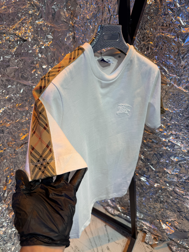Burberry kol şeritli ultra premium 2026 beyaz