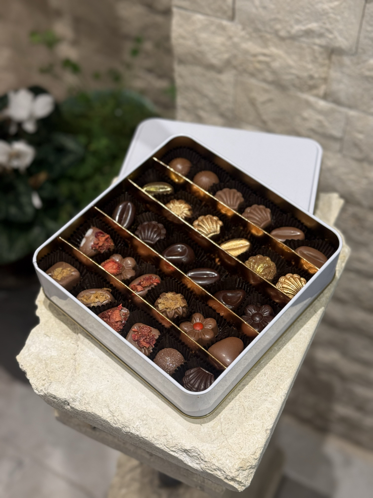 Lüks Kare Metal Kutu Karışık Dolgulu Çikolata | 300 gr