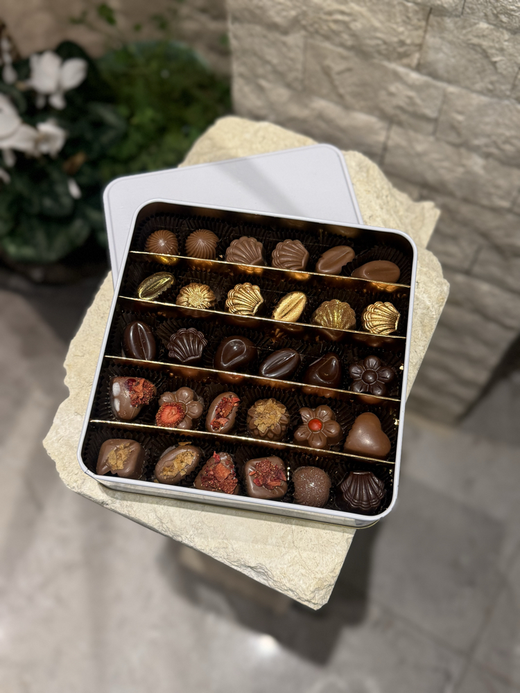 Lüks Kare Metal Kutu Karışık Dolgulu Çikolata | 300 gr