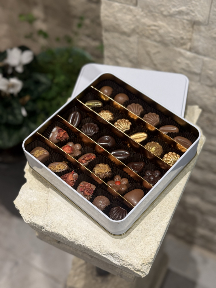 Lüks Kare Metal Kutu Karışık Dolgulu Çikolata | 300 gr