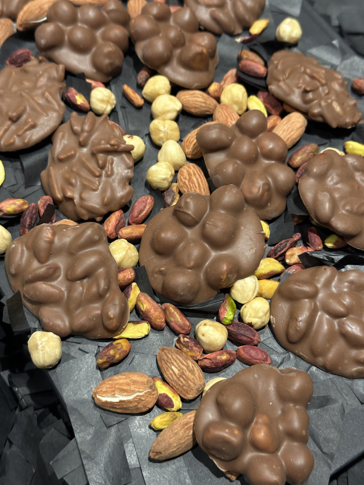 El Yapımı Sütlü Çikolatalı Roche –  (Antep Fıstıklı / Fındıklı / Bademli)