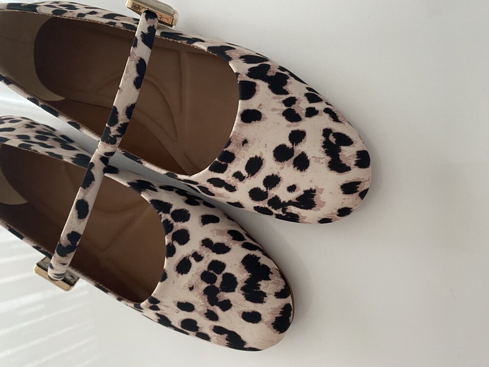 Kadın leoparlı babet