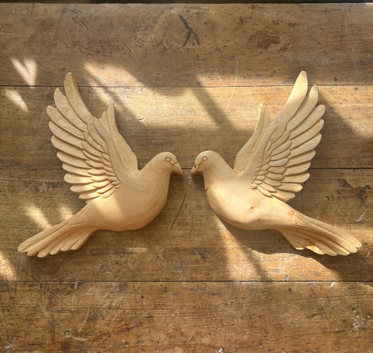 El Oyması Ahşap Güvercin Duvar Dekoru (İkili Set) - 20x20 cm