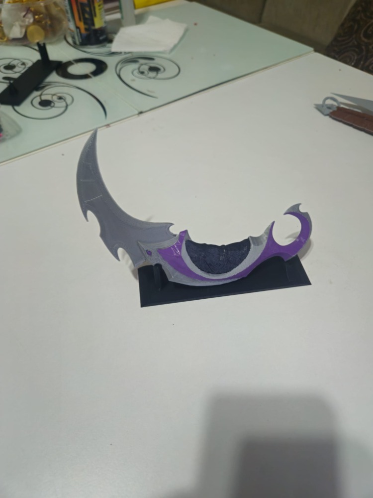 Valorant Standlı Yağmacı Karambit – 25 cm Oyuncu Odası Dekoru