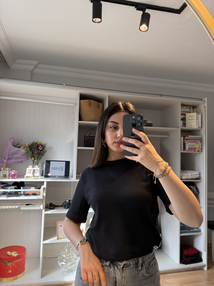 Siyah Tişört