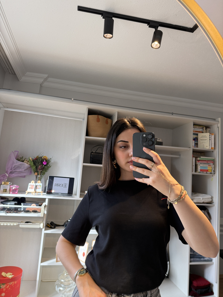 Siyah Tişört