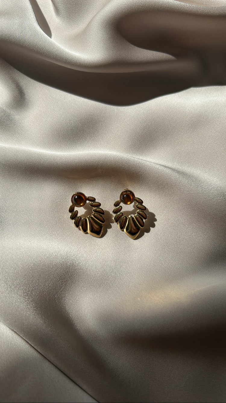 Kahve detaylı gold küpe