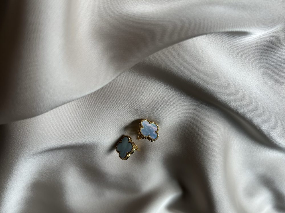 Yonca gold küpe