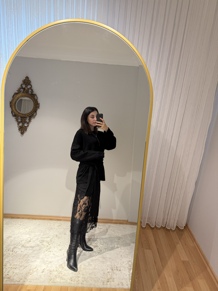Siyah dantelli etek 