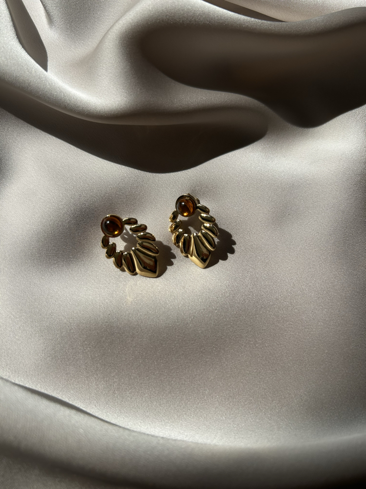 Kahve detaylı gold küpe