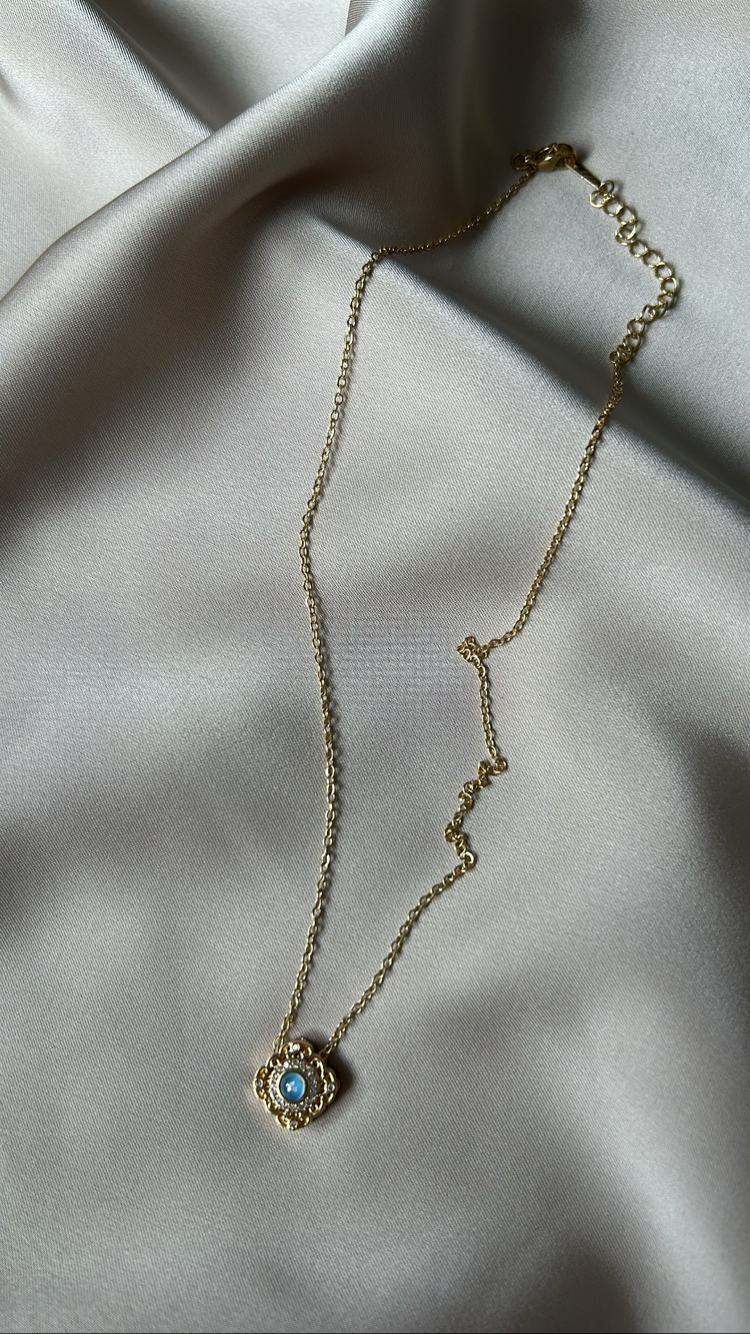 Mavi taşlı gold kolye
