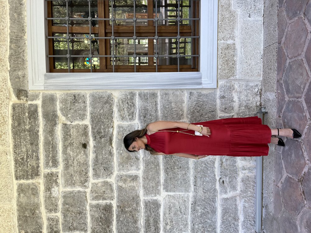 Kırmızı elbise