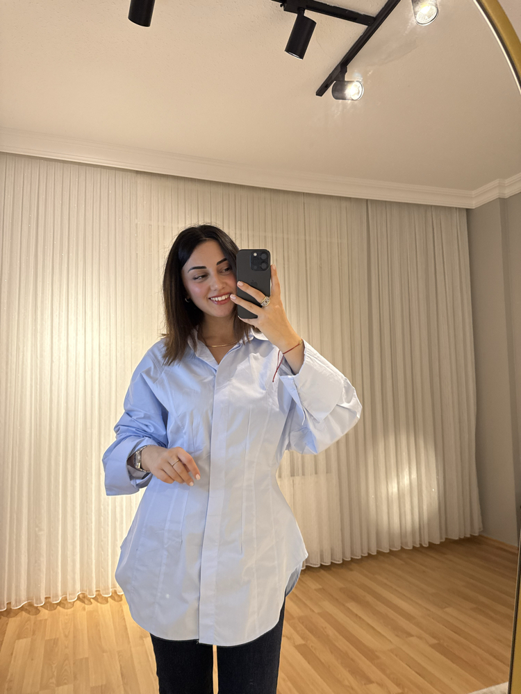 Mavi belden oturmalı gömlek