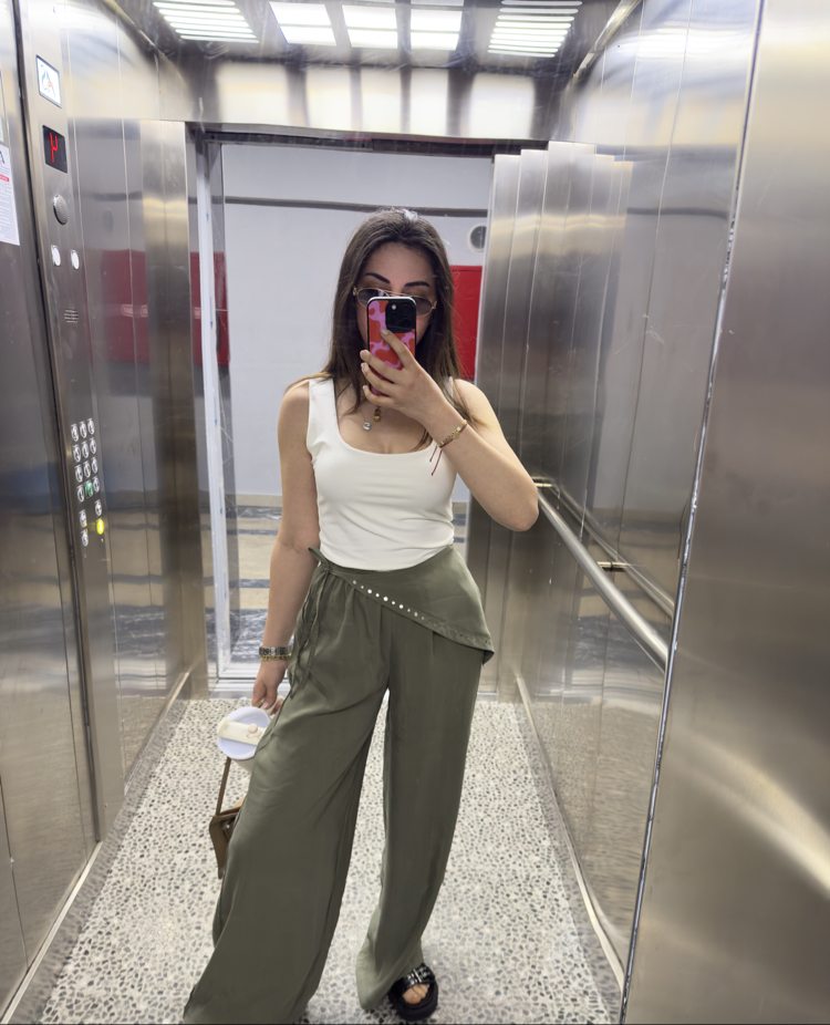 Fular detaylı yeşil pantolon 