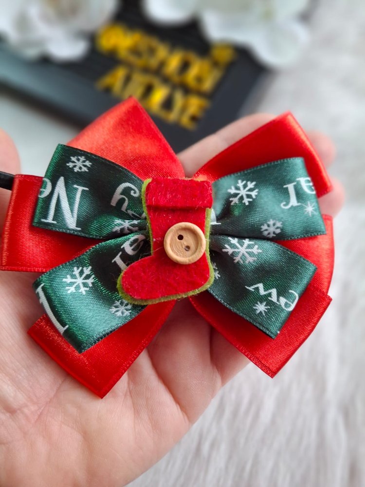 Yılbaşı Kırmızı–Yeşil Noel Çorabı Fiyonk Bant | El Yapımı Çocuk & Bebek Aksesuarı