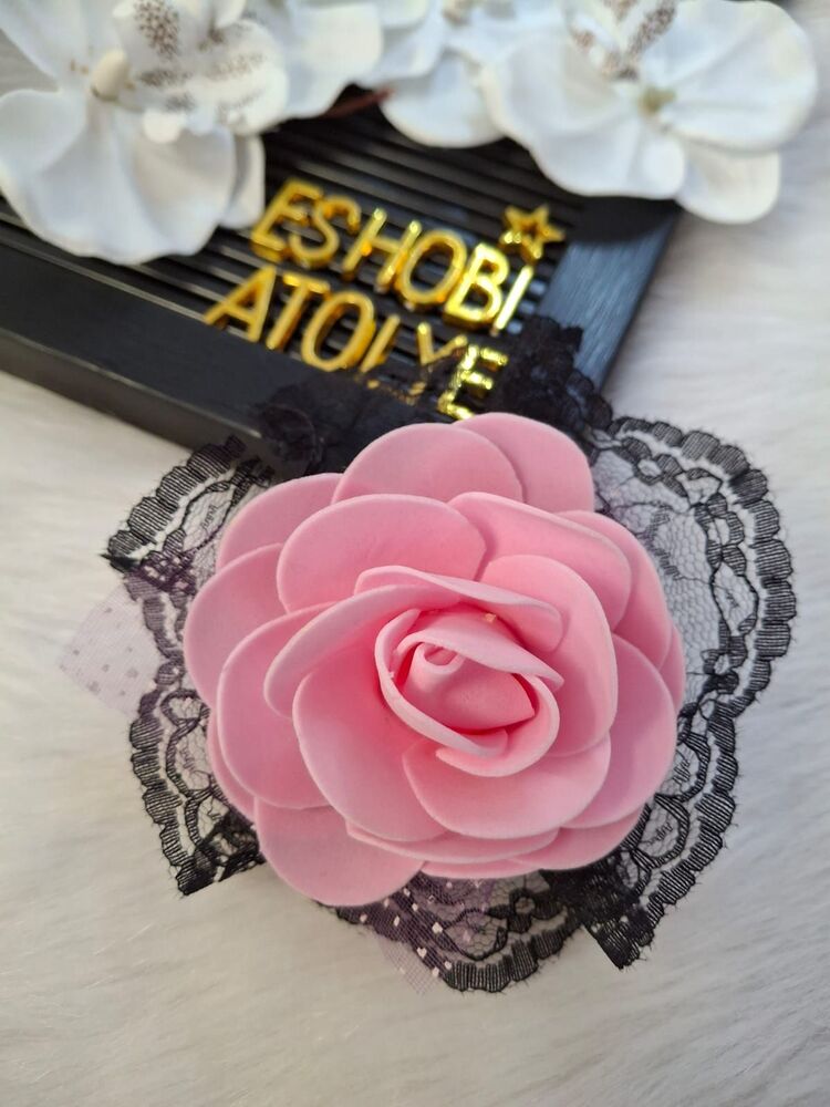 Siyah Dantel Detaylı Pembe Gül Fiyonk Toka