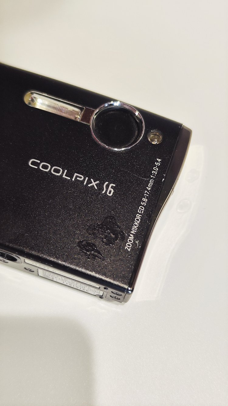 Nikon Coolpix S6 Dijital Fotoğraf Makinesi 