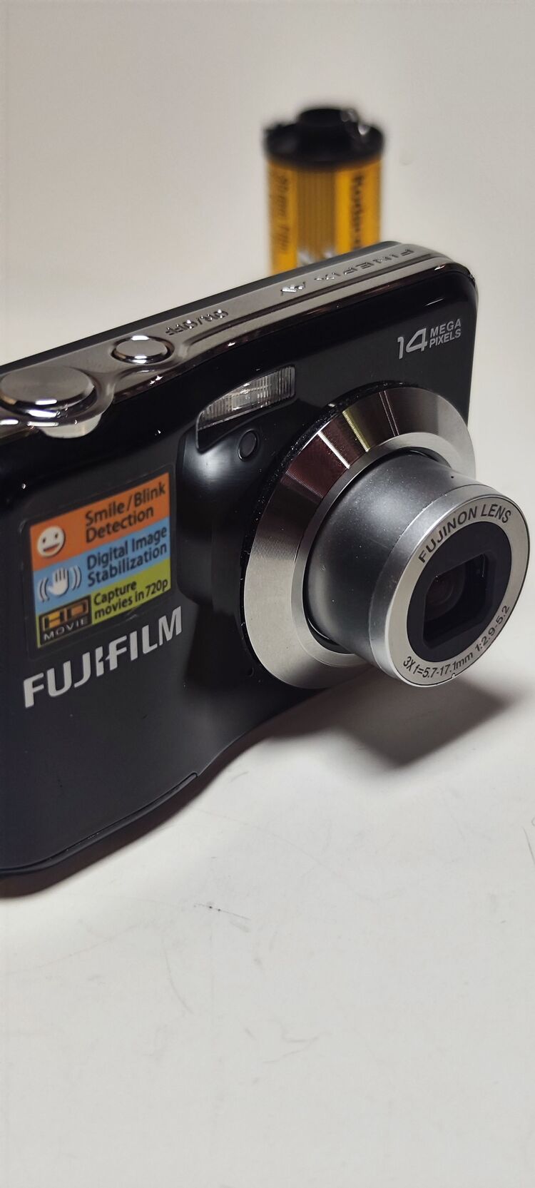 FUJİFİLM AV200 DİJİTAL FOTOĞRAF MAKİNESİ 